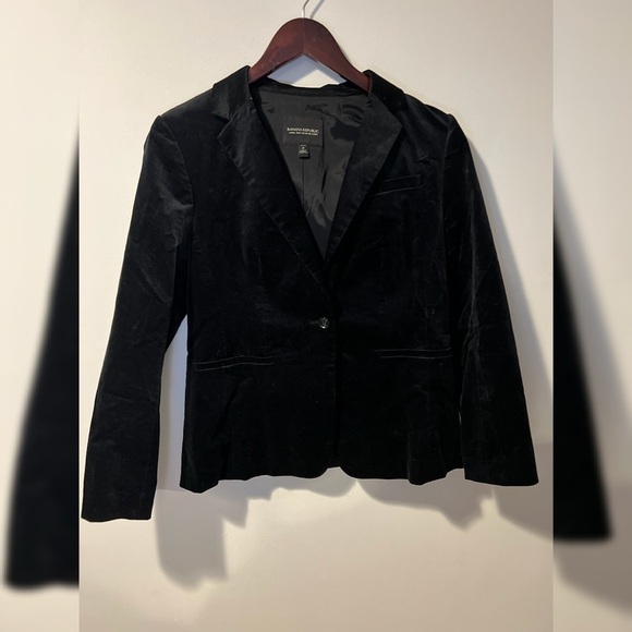 Banana Republic long and lean black velvet blazer - Picture 2 of 4